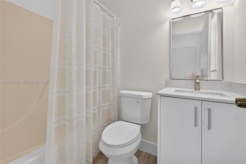 House in Florida City, Florida 4 bedrooms, 103.68 sq.m. № 2294106 - photo 15