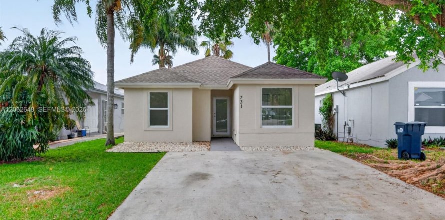 House in Florida City, Florida 4 bedrooms, 103.68 sq.m. № 2294106