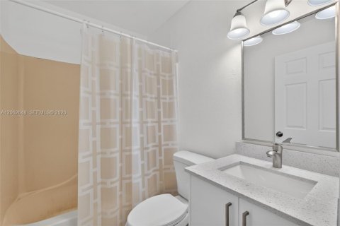 House in Florida City, Florida 4 bedrooms, 103.68 sq.m. № 2294106 - photo 20