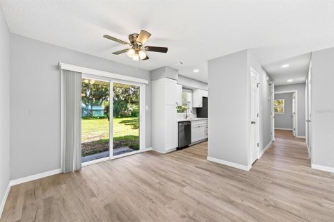 Villa ou maison à vendre à Fruitland Park, Floride: 3 chambres, 95.32 m2 № 2386027 - photo 6