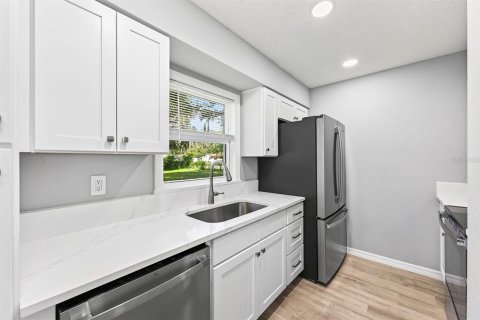 Villa ou maison à vendre à Fruitland Park, Floride: 3 chambres, 95.32 m2 № 2386027 - photo 7