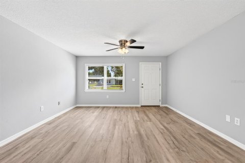 Villa ou maison à vendre à Fruitland Park, Floride: 3 chambres, 95.32 m2 № 2386027 - photo 22