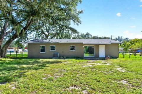 Villa ou maison à vendre à Fruitland Park, Floride: 3 chambres, 95.32 m2 № 2386027 - photo 16