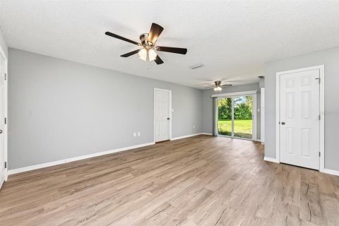 Villa ou maison à vendre à Fruitland Park, Floride: 3 chambres, 95.32 m2 № 2386027 - photo 24