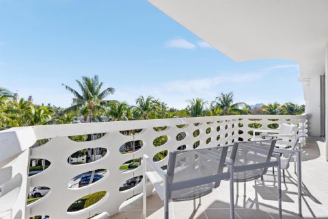 Condo in Palm Beach, Florida, 2 bedrooms  № 1075776 - photo 1