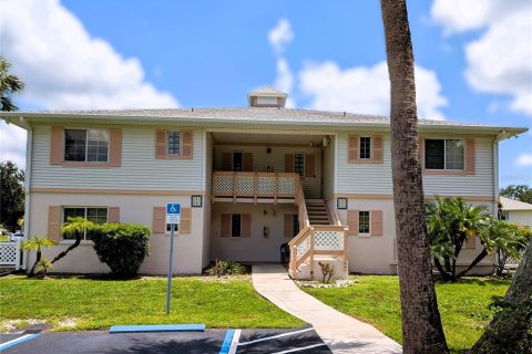 Condo in Port Charlotte, Florida, 2 bedrooms № 2304459