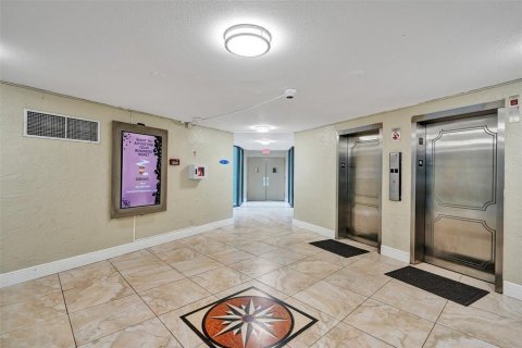 Condo à Lauderhill, Floride, 3 chambres № 2270508