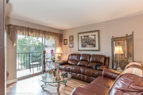Condo in Sunny Isles Beach, Florida, 2 bedrooms  № 1867681 - photo 2