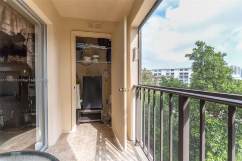 Condo in Sunny Isles Beach, Florida, 2 bedrooms  № 1867681 - photo 14