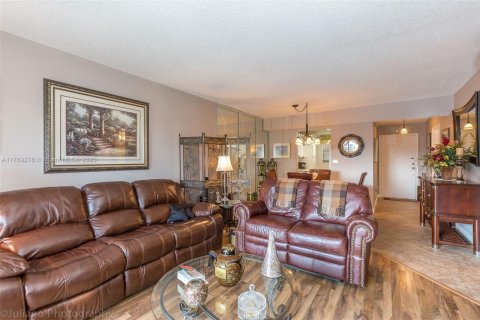 Condo in Sunny Isles Beach, Florida, 2 bedrooms  № 1867681 - photo 6