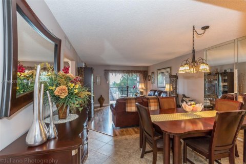 Condo in Sunny Isles Beach, Florida, 2 bedrooms  № 1867681 - photo 1