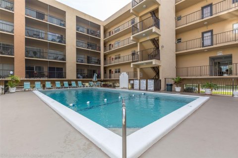 Condo in Sunny Isles Beach, Florida, 2 bedrooms  № 1867681 - photo 17