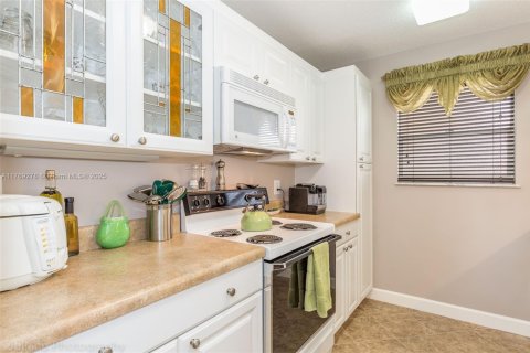 Condo in Sunny Isles Beach, Florida, 2 bedrooms  № 1867681 - photo 4