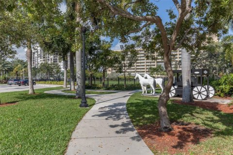 Condo in Sunny Isles Beach, Florida, 2 bedrooms  № 1867681 - photo 18