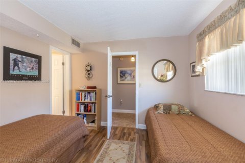 Condo in Sunny Isles Beach, Florida, 2 bedrooms  № 1867681 - photo 9