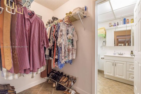 Condo in Sunny Isles Beach, Florida, 2 bedrooms  № 1867681 - photo 12