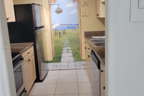 Copropriété à louer à North Miami, Floride: 2 chambres, 89.46 m2 № 2059313 - photo 3