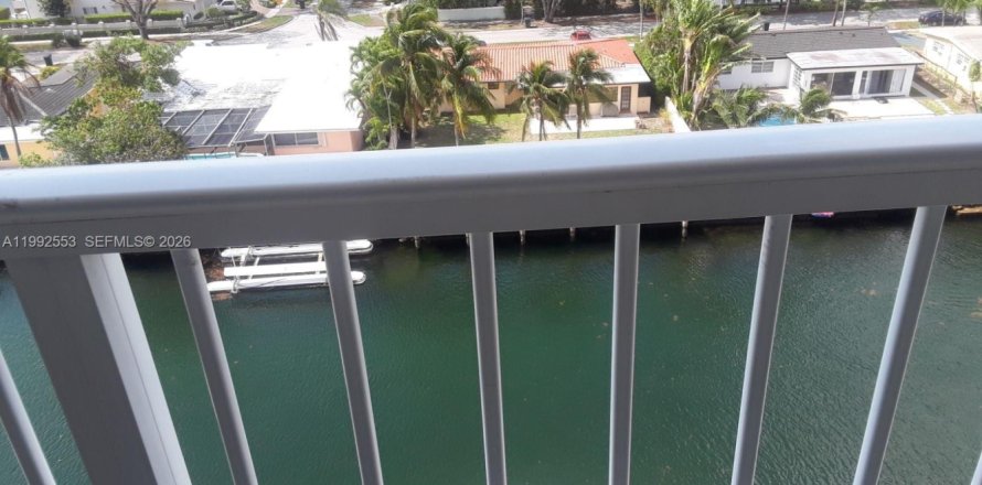 Condo à North Miami, Floride, 2 chambres  № 2059313