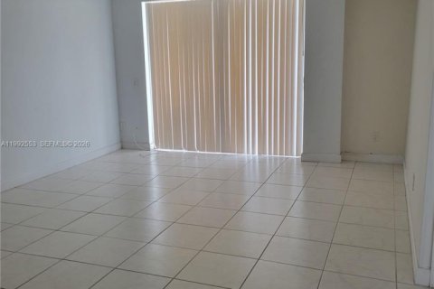 Copropriété à louer à North Miami, Floride: 2 chambres, 89.46 m2 № 2059313 - photo 12