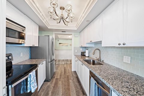 Condo in Riviera Beach, Florida, 2 bedrooms № 2240705 - photo 25