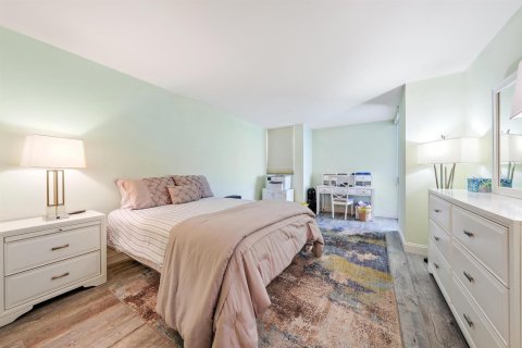 Condo in Riviera Beach, Florida, 2 bedrooms № 2240705 - photo 21