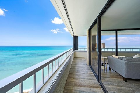 Condo in Riviera Beach, Florida, 2 bedrooms № 2240705 - photo 14