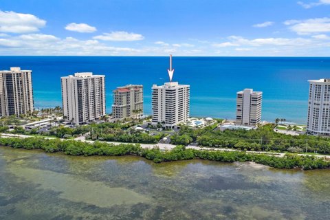 Condo in Riviera Beach, Florida, 2 bedrooms № 2240705 - photo 30