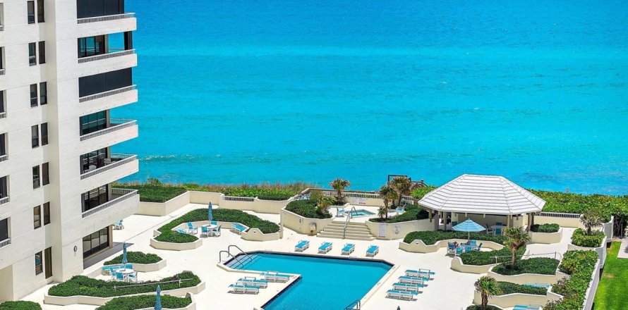 Condo in Riviera Beach, Florida, 2 bedrooms № 2240705