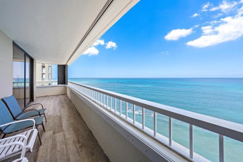 Condo in Riviera Beach, Florida, 2 bedrooms № 2240705 - photo 16