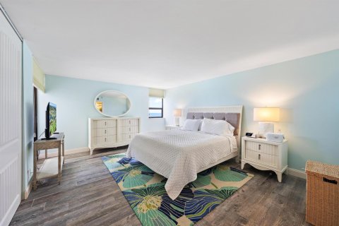 Condo in Riviera Beach, Florida, 2 bedrooms № 2240705 - photo 17