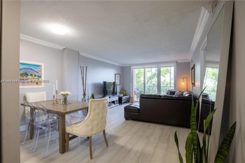 Condo in Plantation, Florida, 2 bedrooms  № 1971633 - photo 1