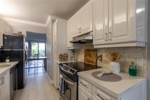 Condo in Plantation, Florida, 2 bedrooms  № 1971633 - photo 5