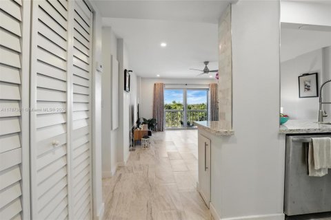 Condominio en venta en Oakland Park, Florida, 1 dormitorio, 63.17 m2 № 1696585 - foto 4