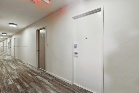 Condominio en venta en Oakland Park, Florida, 1 dormitorio, 63.17 m2 № 1696585 - foto 21