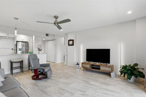 Condominio en venta en Oakland Park, Florida, 1 dormitorio, 63.17 m2 № 1696585 - foto 6