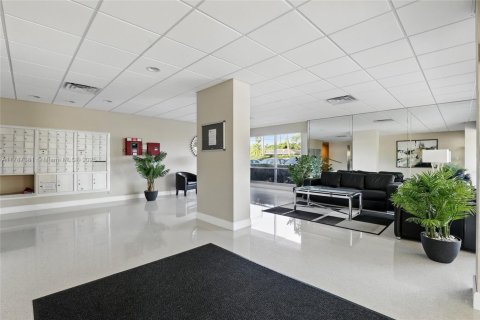 Condominio en venta en Oakland Park, Florida, 1 dormitorio, 63.17 m2 № 1696585 - foto 2