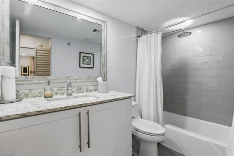 Condominio en venta en Oakland Park, Florida, 1 dormitorio, 63.17 m2 № 1696585 - foto 14