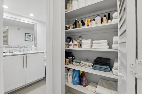 Condominio en venta en Oakland Park, Florida, 1 dormitorio, 63.17 m2 № 1696585 - foto 15