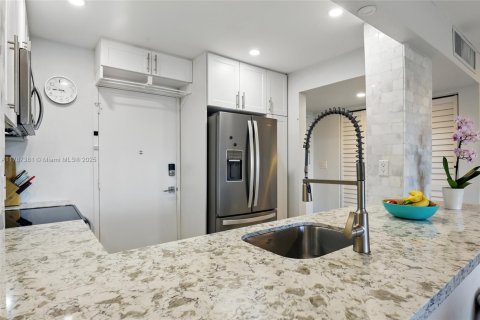 Condominio en venta en Oakland Park, Florida, 1 dormitorio, 63.17 m2 № 1696585 - foto 13