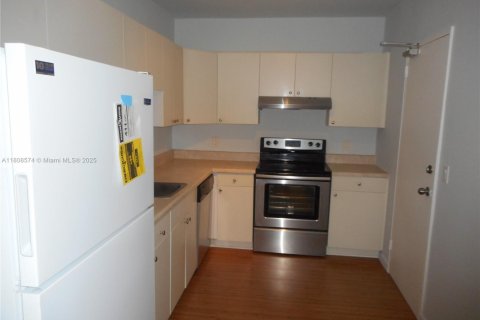 Condo in Bal Harbour, Florida, 1 bedroom  № 1859113 - photo 8