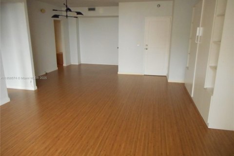 Condo in Bal Harbour, Florida, 1 bedroom  № 1859113 - photo 5