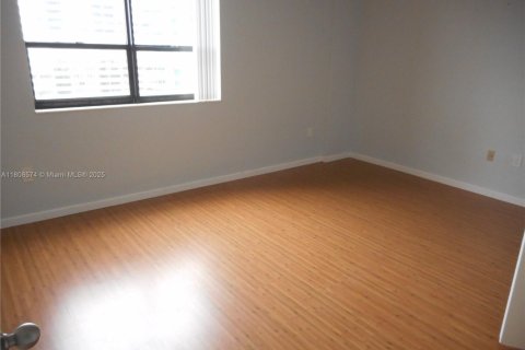 Condo in Bal Harbour, Florida, 1 bedroom  № 1859113 - photo 9