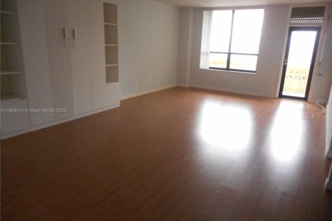 Condo in Bal Harbour, Florida, 1 bedroom  № 1859113 - photo 4