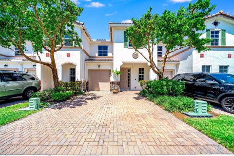 Townhouse in West Palm Beach, Florida 3 bedrooms, 167.87 sq.m. № 2084048