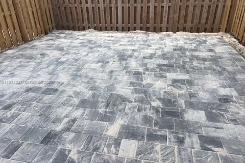 Снять в аренду таунхаус в Майами, Флорида 3 спальни, 134.06м2, № 1986773 - фото 2