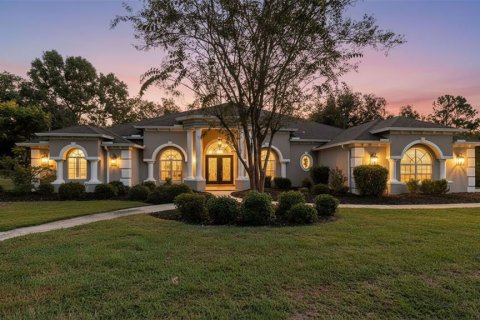House in Inverness, Florida 4 bedrooms, 324.51 sq.m. № 2388133