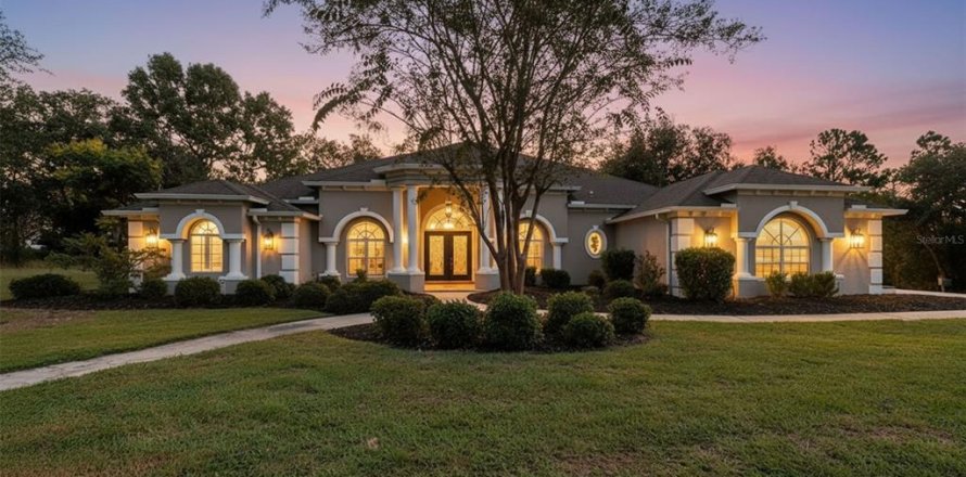 House in Inverness, Florida 4 bedrooms, 324.51 sq.m. № 2388133