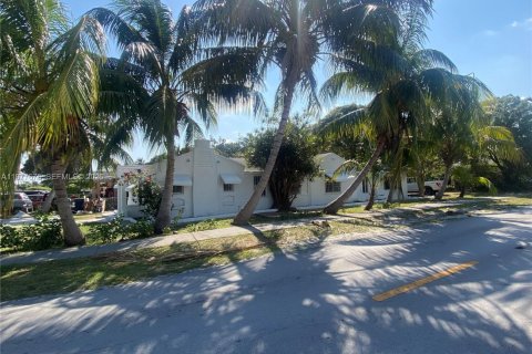 Villa ou maison à louer à Miami, Floride: 3 chambres, 175.59 m2 № 2155119 - photo 6