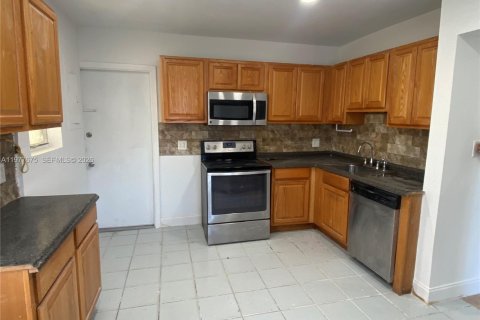 Villa ou maison à louer à Miami, Floride: 3 chambres, 175.59 m2 № 2155119 - photo 4