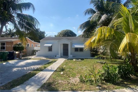 Villa ou maison à louer à Miami, Floride: 3 chambres, 175.59 m2 № 2155119 - photo 2
